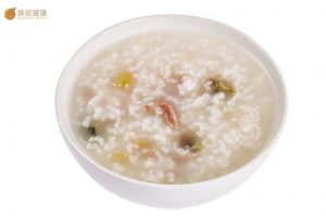秋季多吃皮蛋瘦肉粥