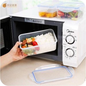 微波炉加热食物的时候最好盖上碗盖!